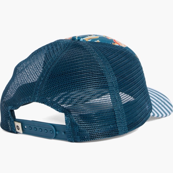 Roxy water come down at trucker - Picture 4 of 5